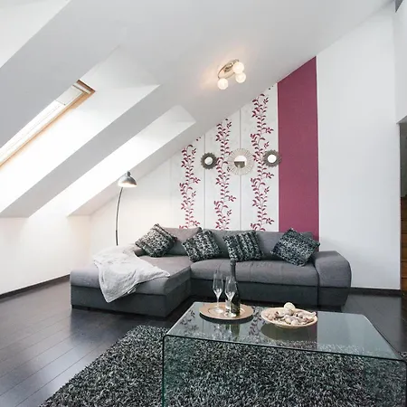 Center Apartment *