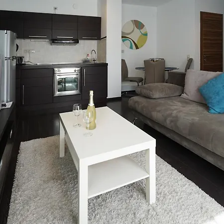 Center Apartment *