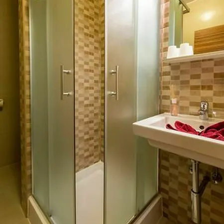 Center Apartment *