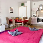 Center * Βουδαπέστη